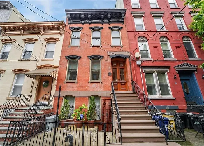 Artist Residence 3 Bedroom Brownstone