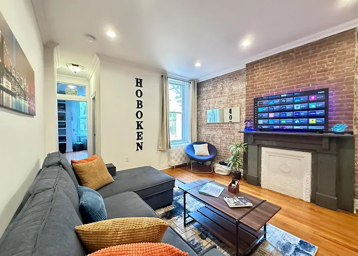 Large Home - Great Location - 15 Minutes To Nyc - Sleeps 6 Comfortably