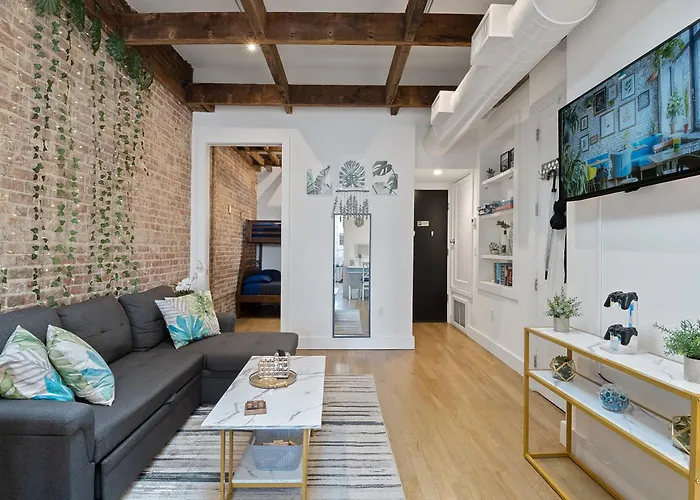 Chic Penthouse With Bus Stop At Doorstep - 15 Minutes To Nyc - Sleeps 6 Comfortably